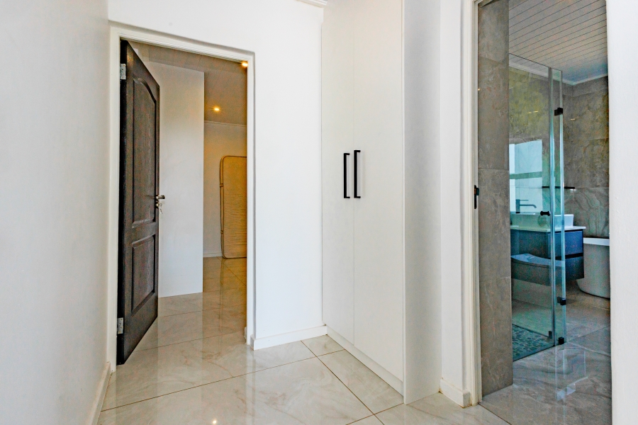 4 Bedroom Property for Sale in Oude Westhof Western Cape